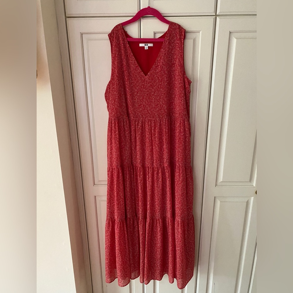 Uniqlo Red floral sleeveless Dress pull on size S full Lined with a bag